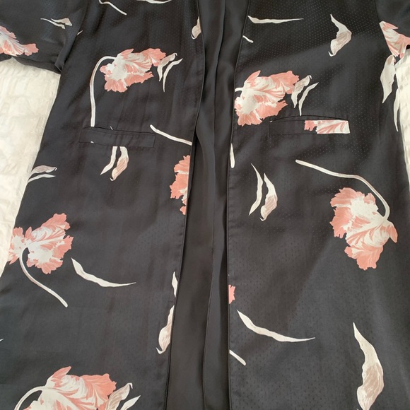 1 State Kimono - Picture 15 of 16